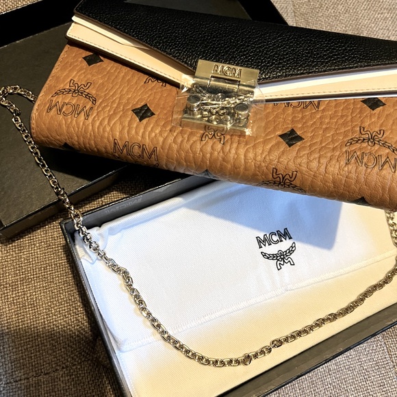 MCM Wallet on a Chain - Picture 7 of 7